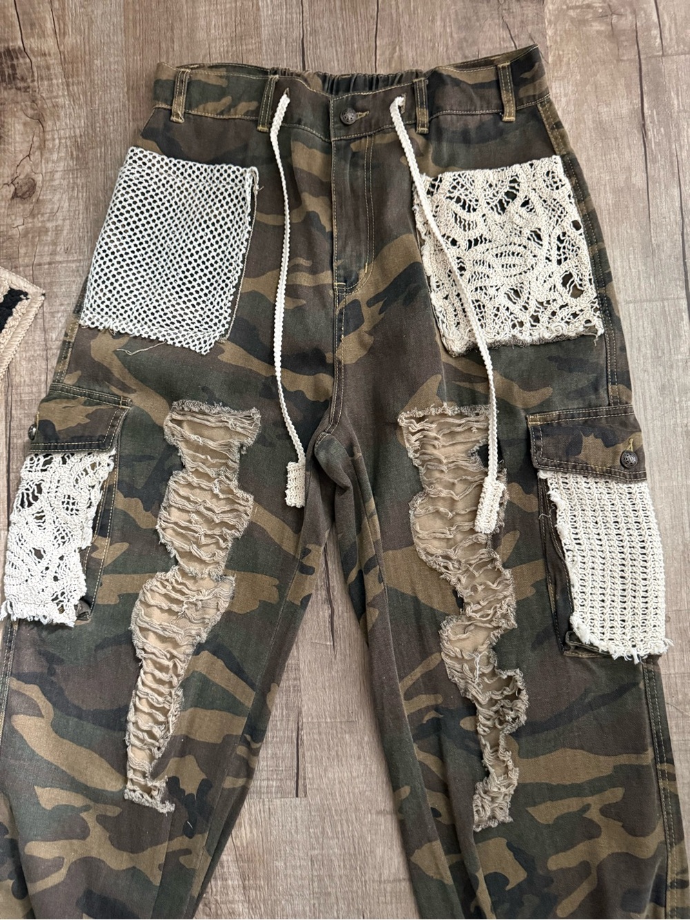 POL Camo Joggers with White Crochet Patches - Picture 4 of 7